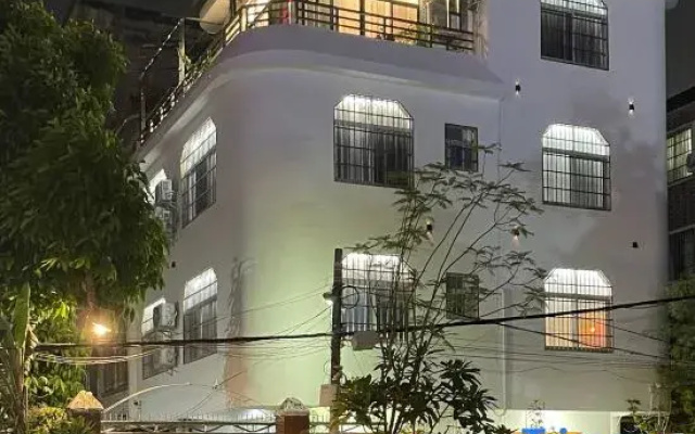 Wanye Riji Hostel