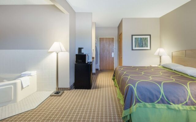 Super 8 Carroll/East