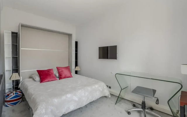 Luxury 4 Bed Residence - Next to Arc de Triomphe