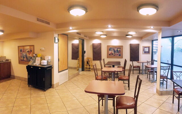 Ramada by Wyndham Mesa Downtown