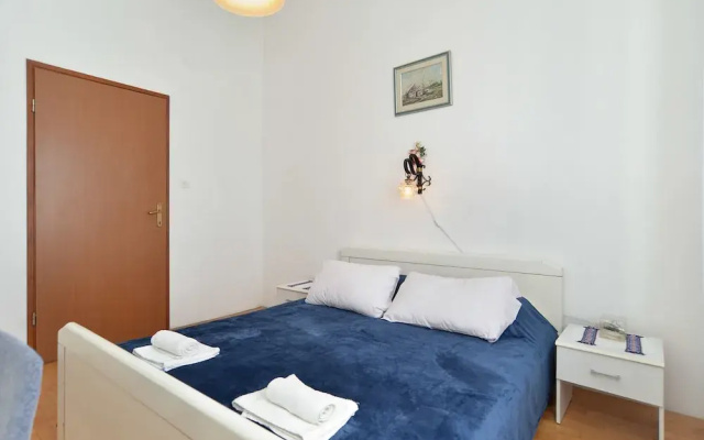 Apartment 1096