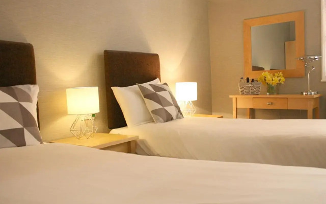 The Warwick Arms Hotel