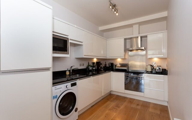 2 Bedroom Apartment in West Hampstead With Balcony