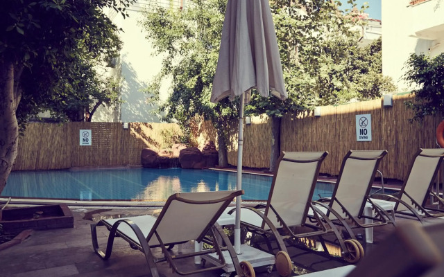 Two Seas Hotel