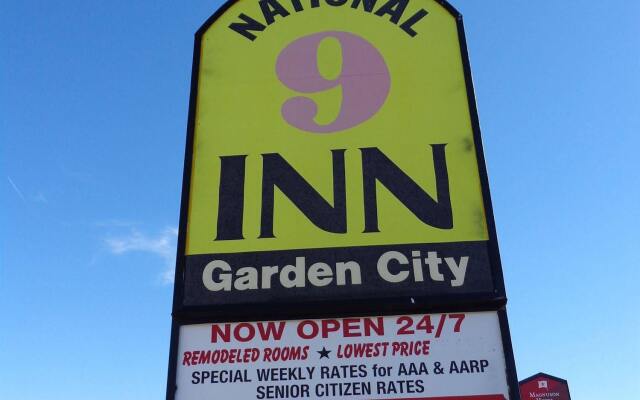 National 9 Inn Garden City