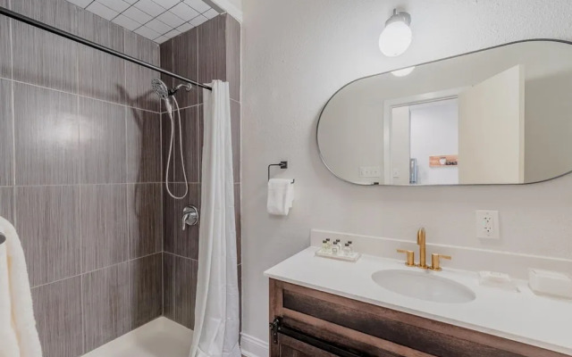 Abode Dallas - The Cedars Downtown