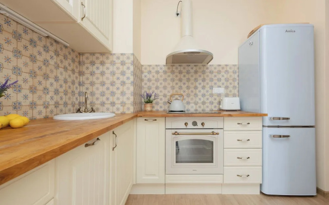 Warsaw Apartment With Parking by Renters