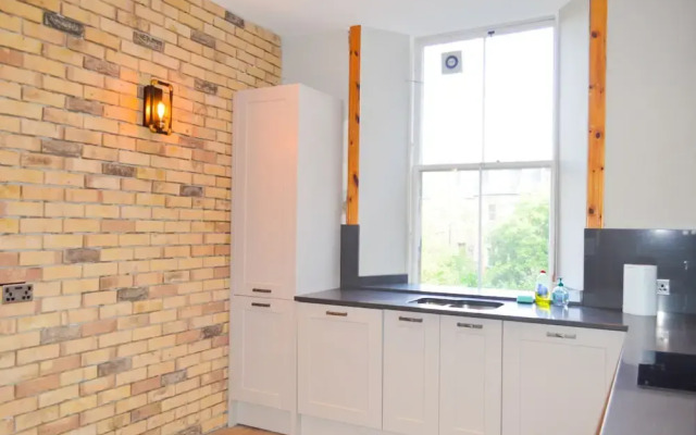 Spacious 3 Bedroom Flat in Marchmont