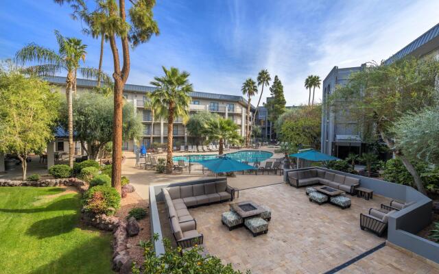 Holiday Inn & Suites Phoenix Airport North by IHG