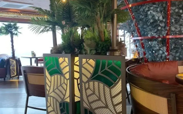 Caesar Resort Gem in Long Beach