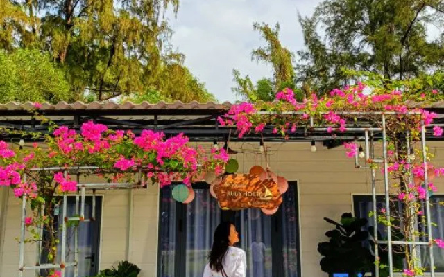Ruby House Beachfront Đồi Dương la Gi – People – La Gi