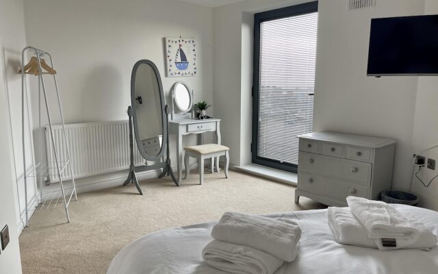 Superior 2 Bedroom Condo With Stunning Sea Views