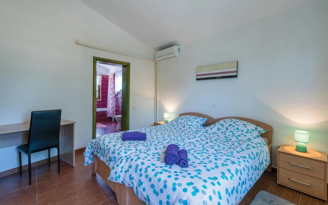 Beautiful Home in Valtura With Wifi and 5 Bedrooms