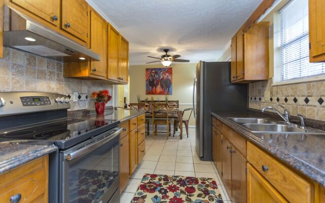 Charming Nashville Home Near Restaurants & Bars!