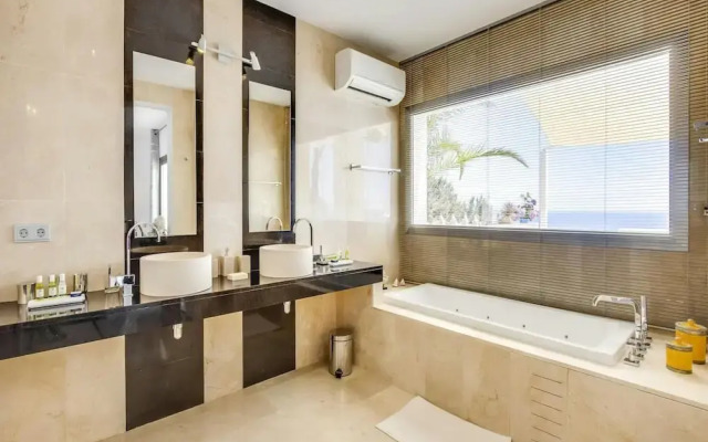 Beautiful Villa With Leisure Activities