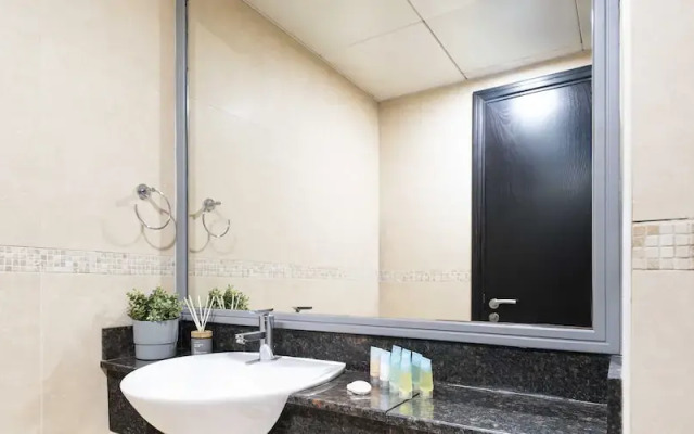 LUX The JLT Gold Crest Studio