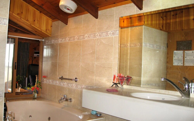 Ohn-Bar Guesthouse