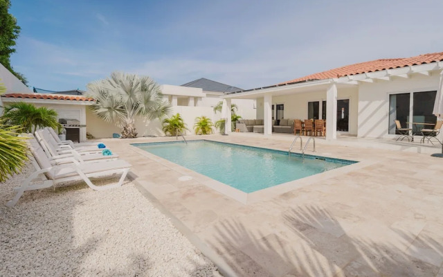 Paradise Aruba - 4 Bedroom Private Pool