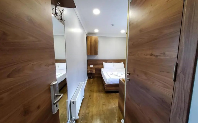 Moonlight Hotel & Hostel