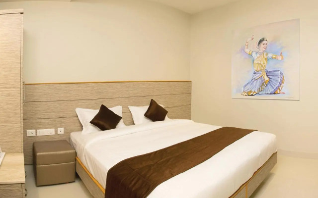 Sri Aadhish Grand Hotel