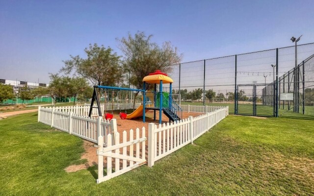 Cozy studio in Damac Hills 1