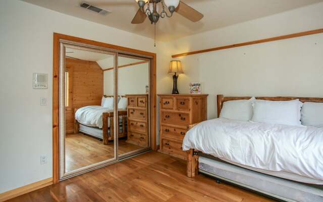 Castle Glen Chalet-1845 by Big Bear Vacations