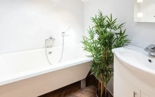 Host Stay Hithe House