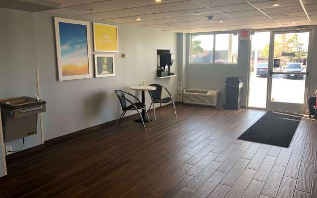 Days Inn by Wyndham Grove City Columbus South