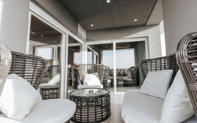 Aurelia Pool Apartments
