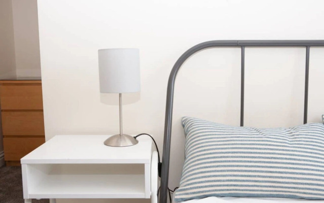 Top Floor Studio Near Bristol City