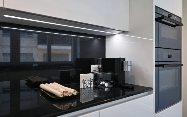 One & Only Lake View Apartment