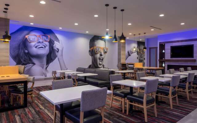 La Quinta Inn & Suites by Wyndham Greensboro Arpt High Point