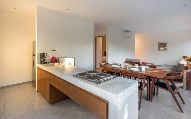 Great Located Private Villa W/amazing Rooftop Pool