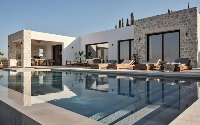 Design 3-bed Villa With Infinity Pool in Zakynthos