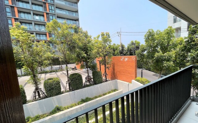 Deluxe apartment at Panora by Lofty