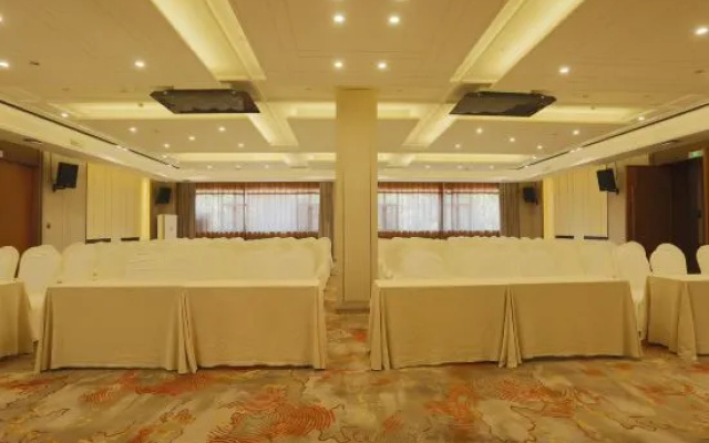 Yining Yili Huacheng Grand Hotel (Kazanqi Scenic Area) – Business – Yining