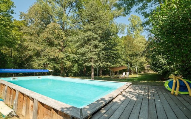 Cozy Mansion in Brandonnet with Swimming Pool