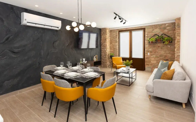 The Danian Condo by Acomodo Casco Viejo