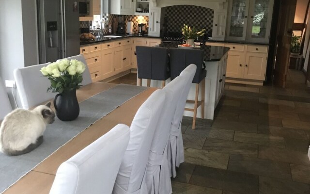 Character Farmhouse in the Heart of Cheshire