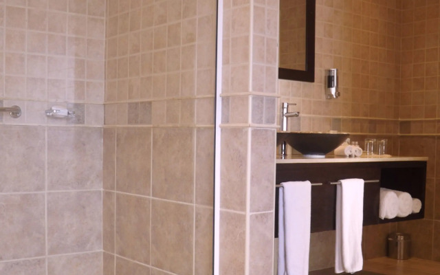 Xelena Hotel & Suites