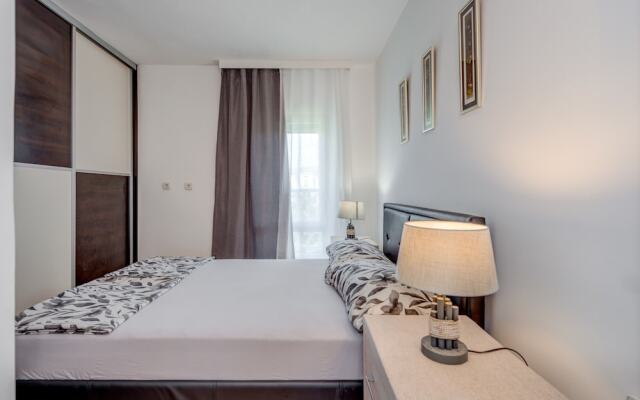 Modern 90 m2 apt With Balcony w the sea View