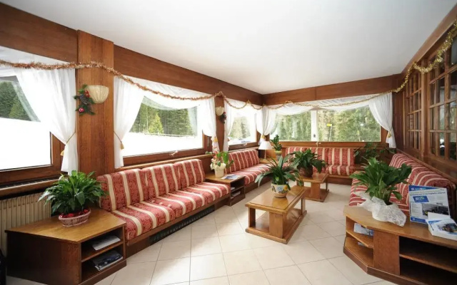 Hotel Bucaneve