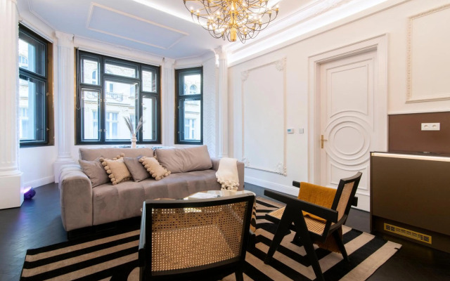 Antique Glam Apartment in Old Town Prague