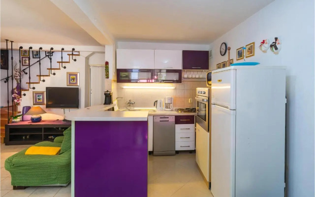 Holiday Home Sucuraj 06