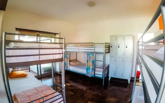 Carcavelos Beach Hostel