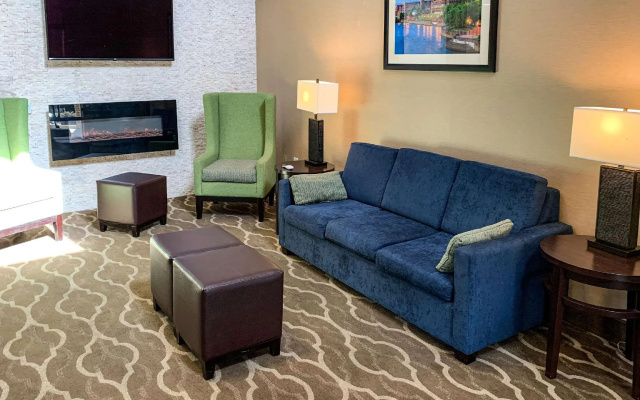 Comfort Suites Columbus State University Area