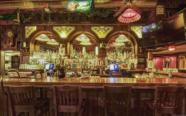 Alaskan Hotel and Bar