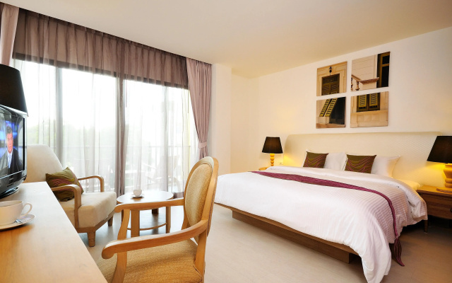 The StandardX Bangkok Phra Arthit