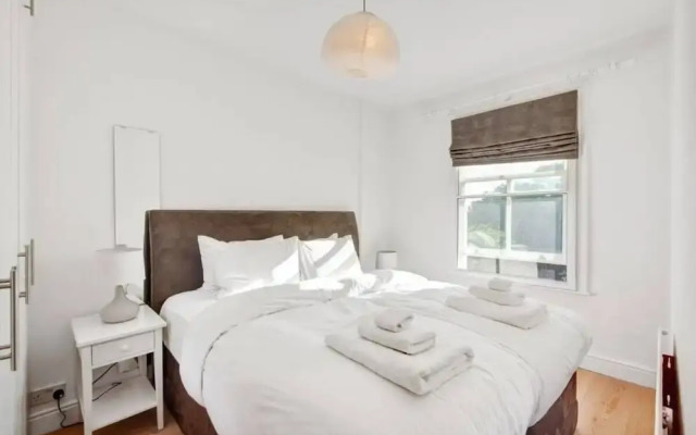 Elegant 2 Bed Apt in Kensington Olympia