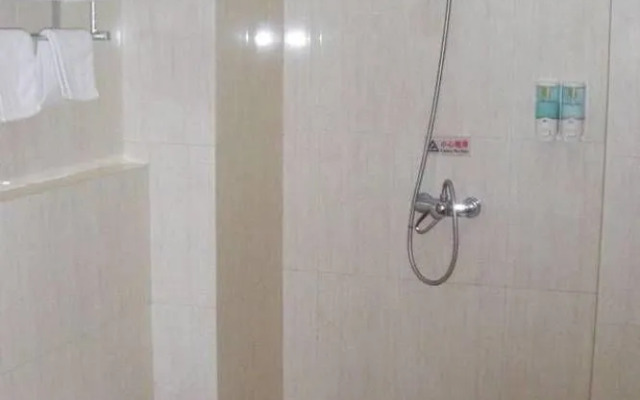 Qingdao Tianwei Huaqing Hotel